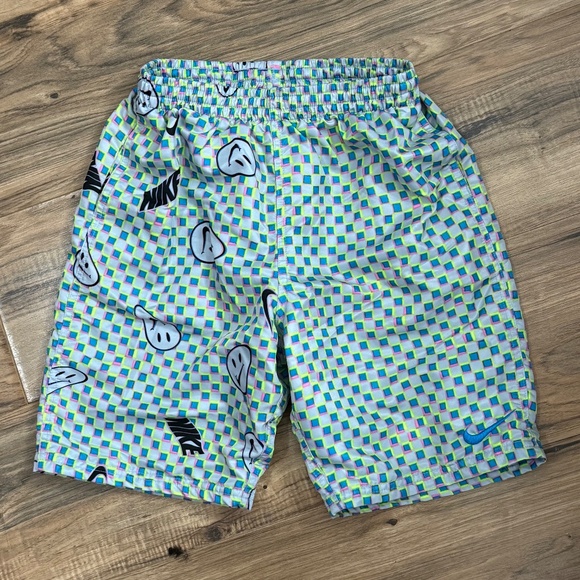 Nike Boy's Drawstring Active Shorts with Mesh Lining Youth Size XL - Picture 1 of 6